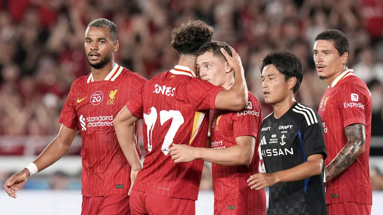 Skuad Liverpool merayakan gol Florian Wirtz ke gawang Yokohama F. Marinos di laga uji coba di Jepang, Rabu (30/07/2025). (AP Photo/Eugene Hoshiko)