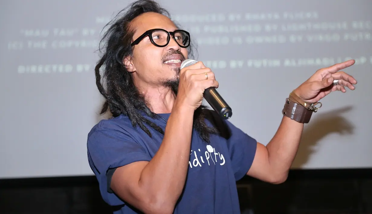 Terkait kisah anak-anak SMA tersebut, ia mengaku tak lagi membaca keseluruhan kisah novelnya atau melihat film lengkapnya. Ia hanya lihat konfliknya. (Nurwahyunan/Bintang.com)