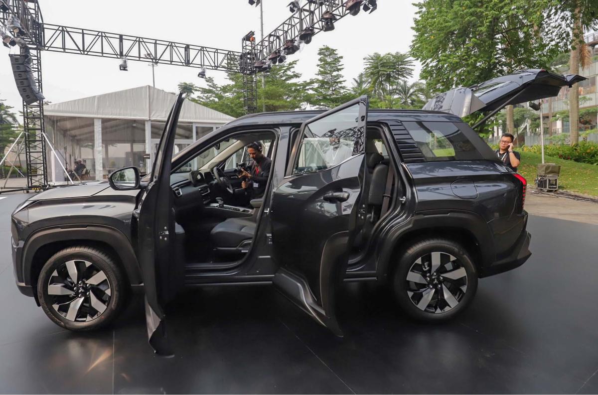 FOTO: Mitsubishi Destinator Resmi Dirilis, SUV Keluarga dengan Mesin 1.5L Turbo