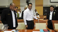 Kepala BNN Budi Waseso saat menghadiri Raker dengan Komisi III DPR di Jakarta, Rabu (8/6). Rapat tersebut membahas usulan alokasi dalam Rancangan Anggaran Pendapatan dan Belanja Negara Perubahan (RAPBN-P) 2016. (Liputan6.com/Johan Tallo)