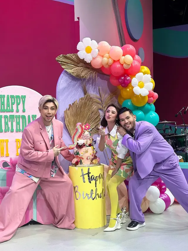 6 Momen Kejutan Ulang Tahun Dewi Perssik ke-39 dari Keluarga, Bahagia Bertambah