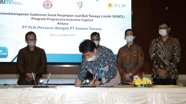 Penandatanganan Surat Perjanjian Jual Beli Tenaga Listrik (SPJBTL) antara PLN dengan PT Semen Tonasa