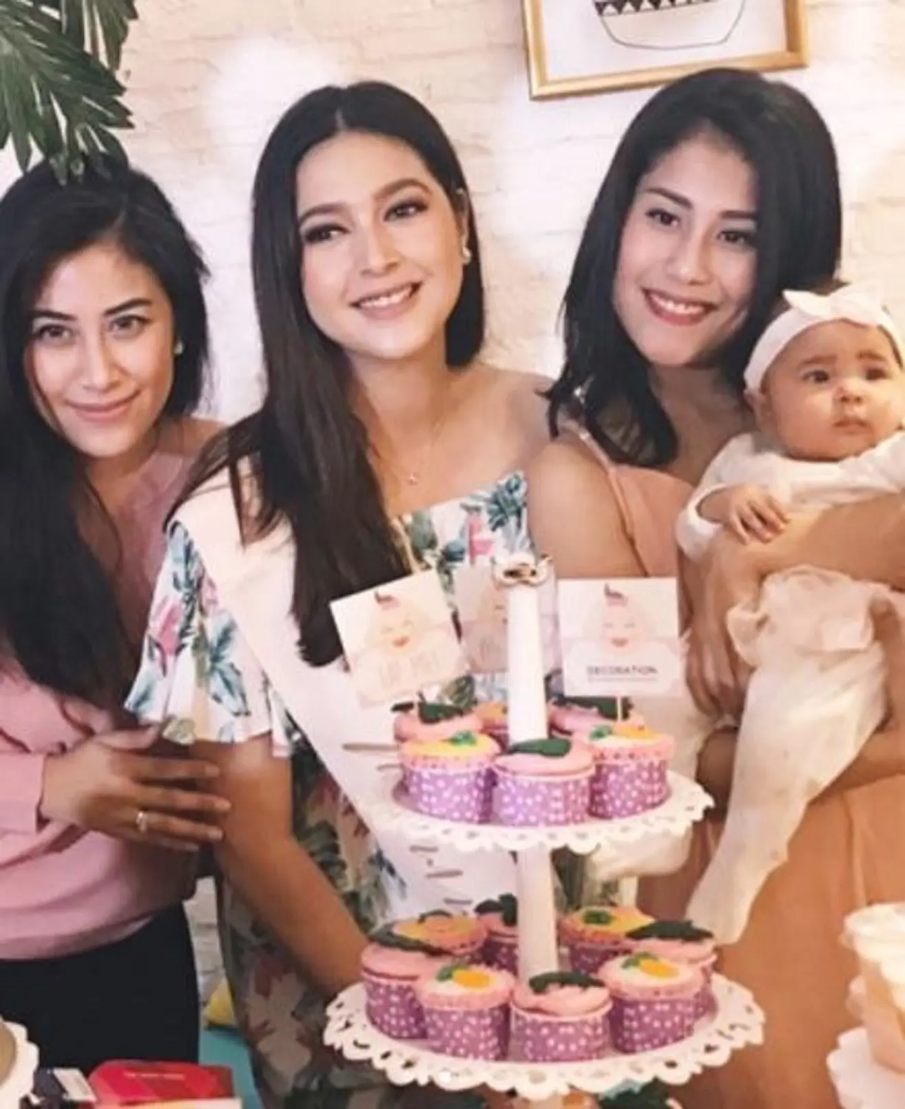 Nabila Syakieb mendapat surprise baby shower dari sahabatnya (Instagram/@nsyakieb85)