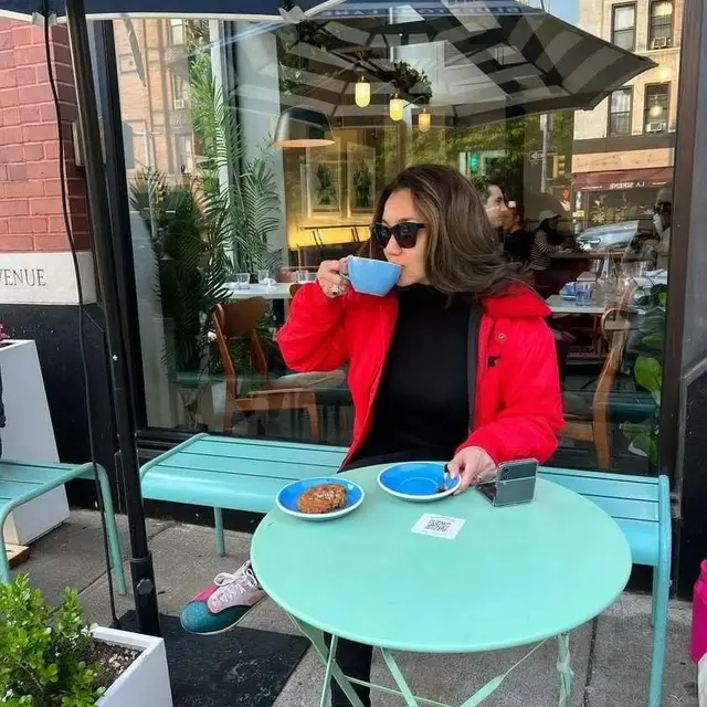 Bak Seumuran, 6 Gaya Awet Muda Reza Artamevia di New York Bareng Dua Anaknya Zahwa-Aaliyah Massaid