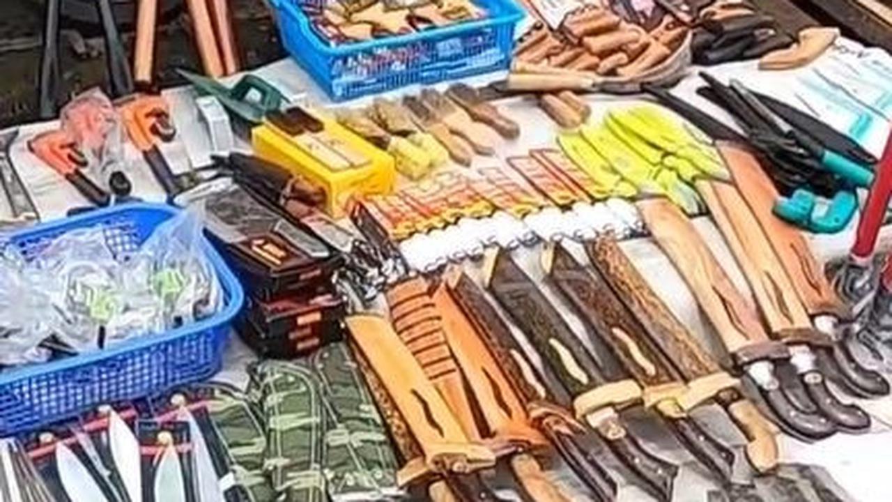 Mengunjungi Pasar Loak Lemahwungkuk di Cirebon, Surganya Perkakas Rumah Tangga sampai HP Bekas