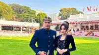 Guntur Triyoga bersama istrinya Apris Devita