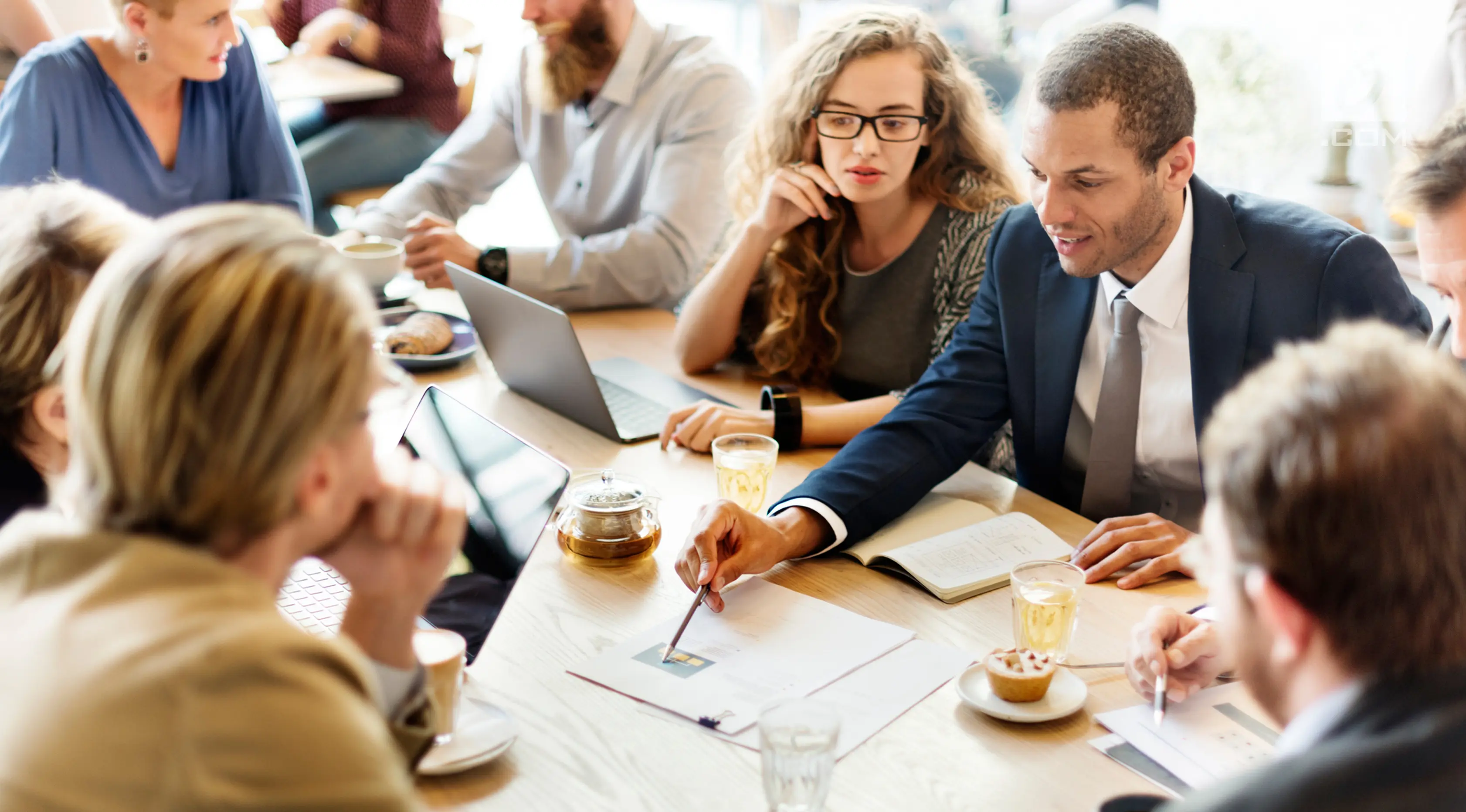 Ilustrasi Foto Bekerja di Kantor (iStockphoto)