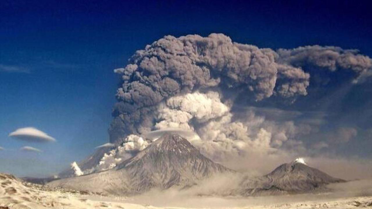 gunung berapi di rusia meletus setelah gempa