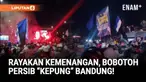 Ratusan Bobotoh turun ke jalan merayakan kemenangan Persib Bandung atas Persija Jakarta dengan skor tipis 1-0, Minggu petang. Euforia kemenangan terlihat di sepanjang Jembatan Layang Pasupati hingga kawasan Simpang Cikapayang, yang mendadak dipadati ...