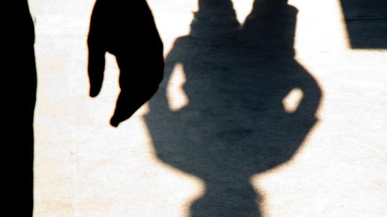 Santri Pondok Pesantren (Ponpes) di Kabupaten Malang menjadi korban bullying (perundungan ) oleh seniornya. Korban mengalami luka bekas disetrika di bagian dada dan wajah.