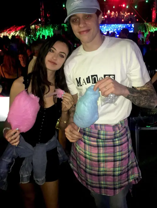 Pete Davidson sendiri pun baru saja putus dari mantan kekasihnya sekitar dua minggu lalu. (instagram/cazziedavid)