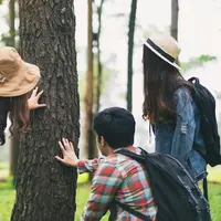 Berkegiatan di alam terbuka. (Foto: Freepik/farknot)