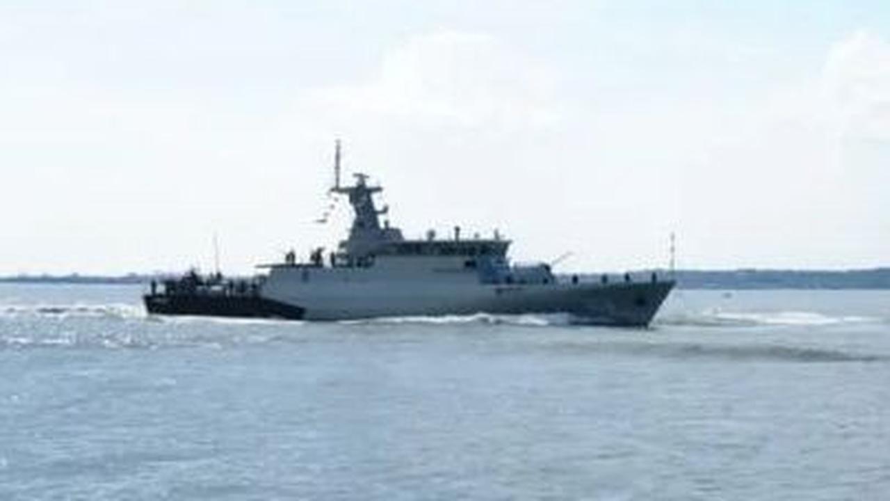 Terdapat juga Platform Remotely Operated Vehicle (ROV) dan peralatan sonar bawah air untuk mendeteksi ancaman dari perairan dalam.