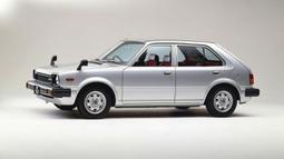 Honda Civic generasi kedua yang terkenal di Indonesia sebagai Civic Excellent. Julukan ini berawal dari stiker bertuliskan "Excellent Honda Civic" yang tertempel di kaca belakang. Mobil ini mendapat dua pilihan mesin, yaitu 1.300cc bertenaga 55 Hp dan 1.500cc bertenaga 67 Hp. Kedua mesin ini sudah mendapatkan teknologi katup CVCC. Mobil ini dipasarkan sejak 1980-1983. (Source: autoboom.co.il)