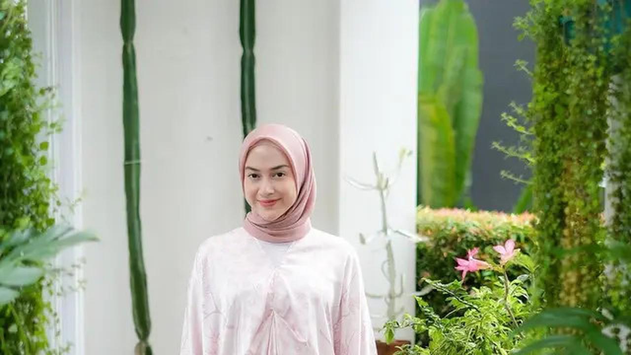 7 Inspirasi Outfit Bukber, Siap Bikin Kamu Tampil Kece saat Bertemu Teman-Teman