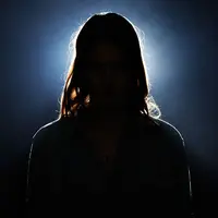 Elviana Parubak adalah satu dari dua orang wanita yang nekat terjun dari Apartemen Gateway. (Foto: timedotcom.files.wordpress.com)