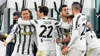 Para pemain Juventus merayakan gol yang dicetak Alvaro Morata dalam laga kontra Spezia pada giornata 25 Serie A, Rabu (3/3/2021) dini hari WIB. Juventus menang 3-0 dalam pertandingan ini. (Isabella BONOTTO / AFP)