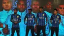 Pemain bola dunia seperti Alex Teixeira, Ramires, Jo dan Trent Sainsbury (ki-ka) saat diperkenalkan oleh tim Liga Super China Jiangsu Suning FC di Nanjing, Cina, (18/2). Panggung CSL 2016 mulai banyak kedatangan pemain top dunia.(REUTERS / Stringer)