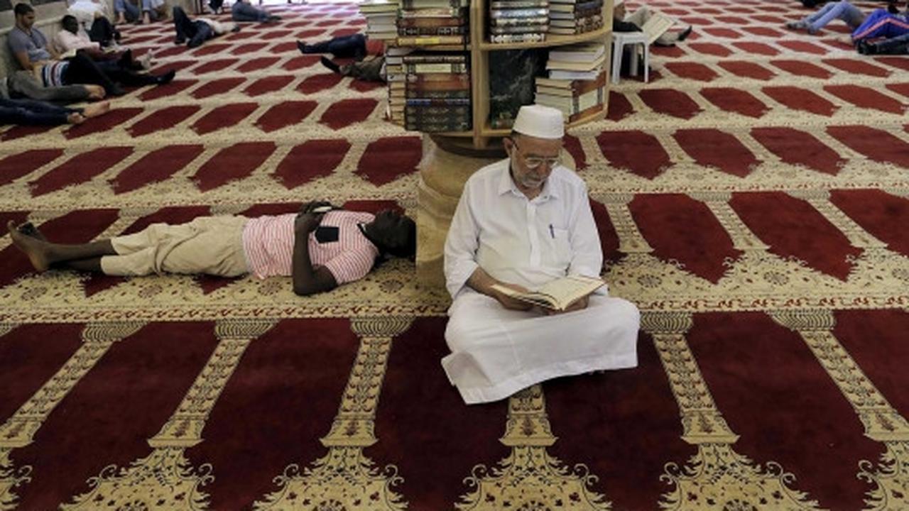 Melantunkan ayat suci Alquran di Masjid Al Aqsa