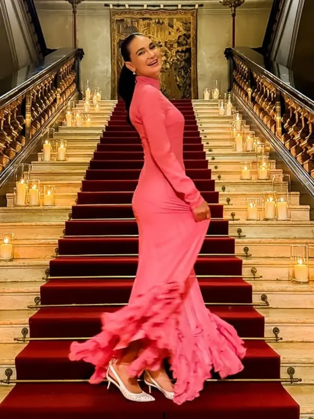 Gaya Kondangan Luna Maya yang Simpel tapi Fashionable (Foto: Instagram @lunamaya)