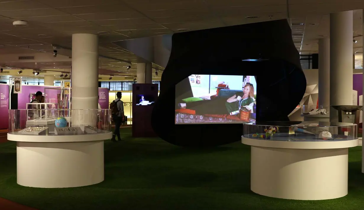 Sejarah olah raga Singapura pun juga tersaji melalui dokumentasi audio visual di Museum Olah Raga Singapura. (Bola.com/Arief Bagus)