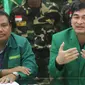 Sekjen PPP hasil Muktamar Jakarta, Dimyati Natakusuma (kanan) dan Ketua DPP PPP, Ahmad Ghazali Harahap saat menggelar konferensi pers menolak segala bentuk manuver politik yang bertentangan dengan keputusan hukum Mahkamah Agung (Liputan6.com)