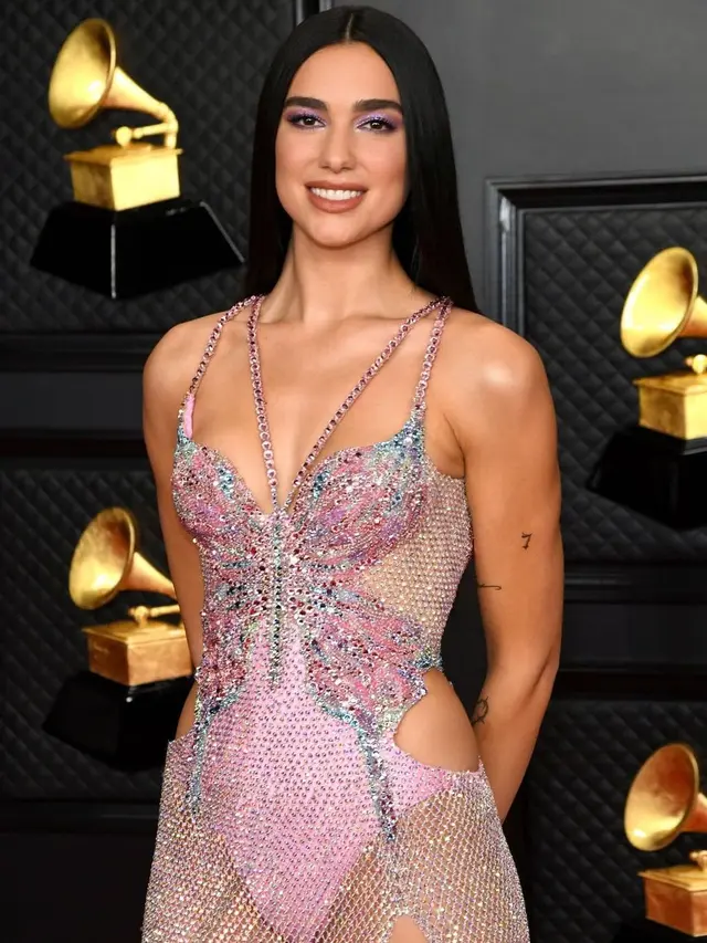 Makna Simbol Kupu-Kupu pada Gaun Versace Dua Lipa di Grammy Awards