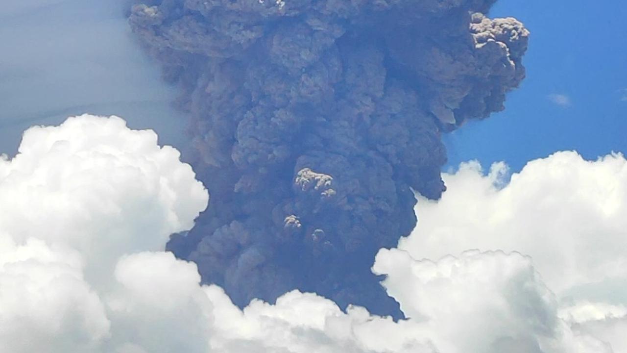 gunung lewotobi laki-laki
