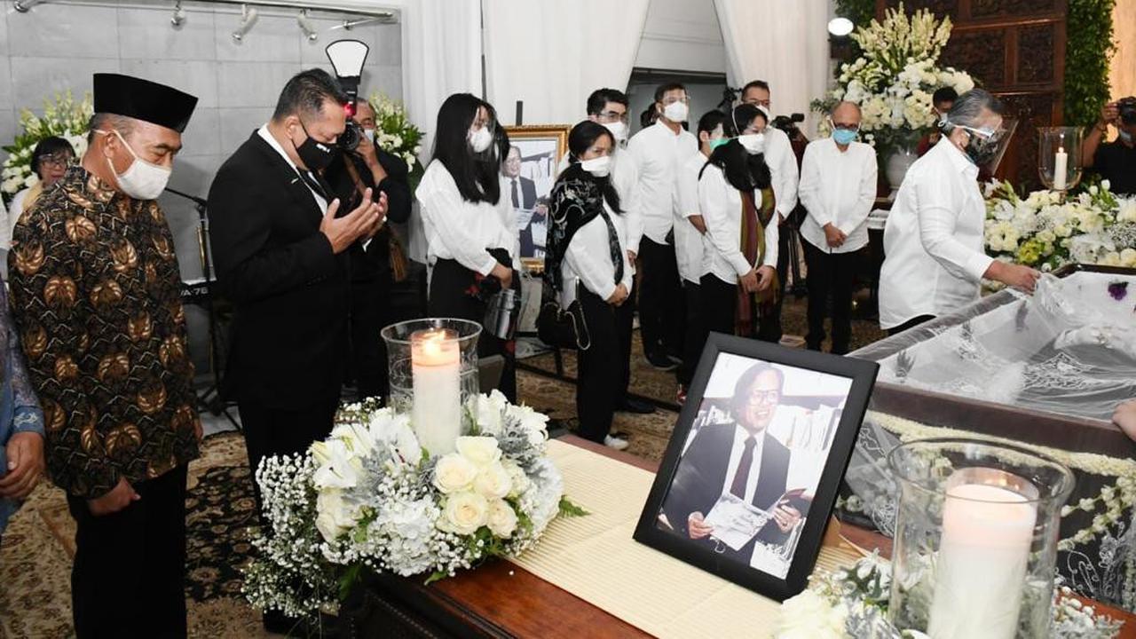 Bamsoet Pimpin Serah Terima Jenazah Jakob Oetama