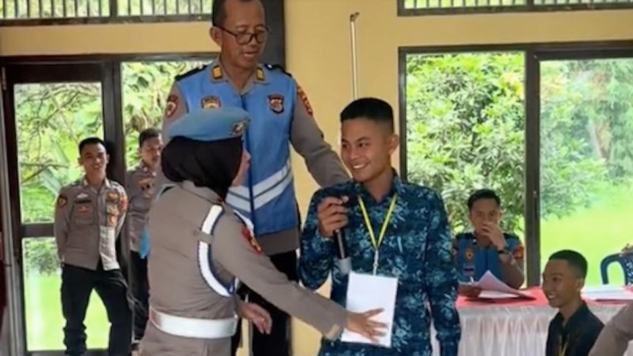 Rhoma Irama Ikut Seleksi Calon Polri, Usia Tes Rikmin Langsung Bernyanyi 'Begadang