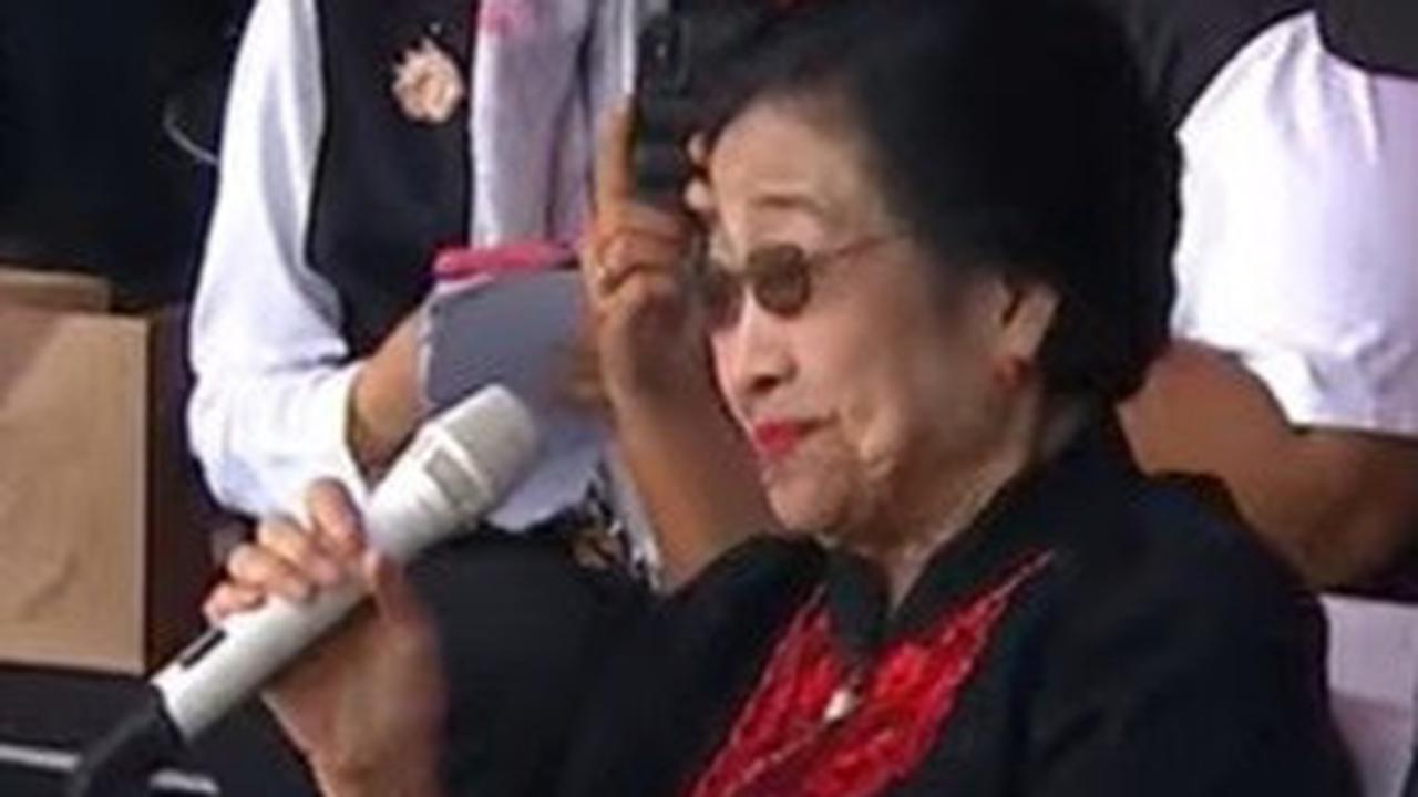 VIDEO: Pedangdut Nassar Ajak Megawati Nyanyi & Bergoyang di Kampanye Akbar Ganjar