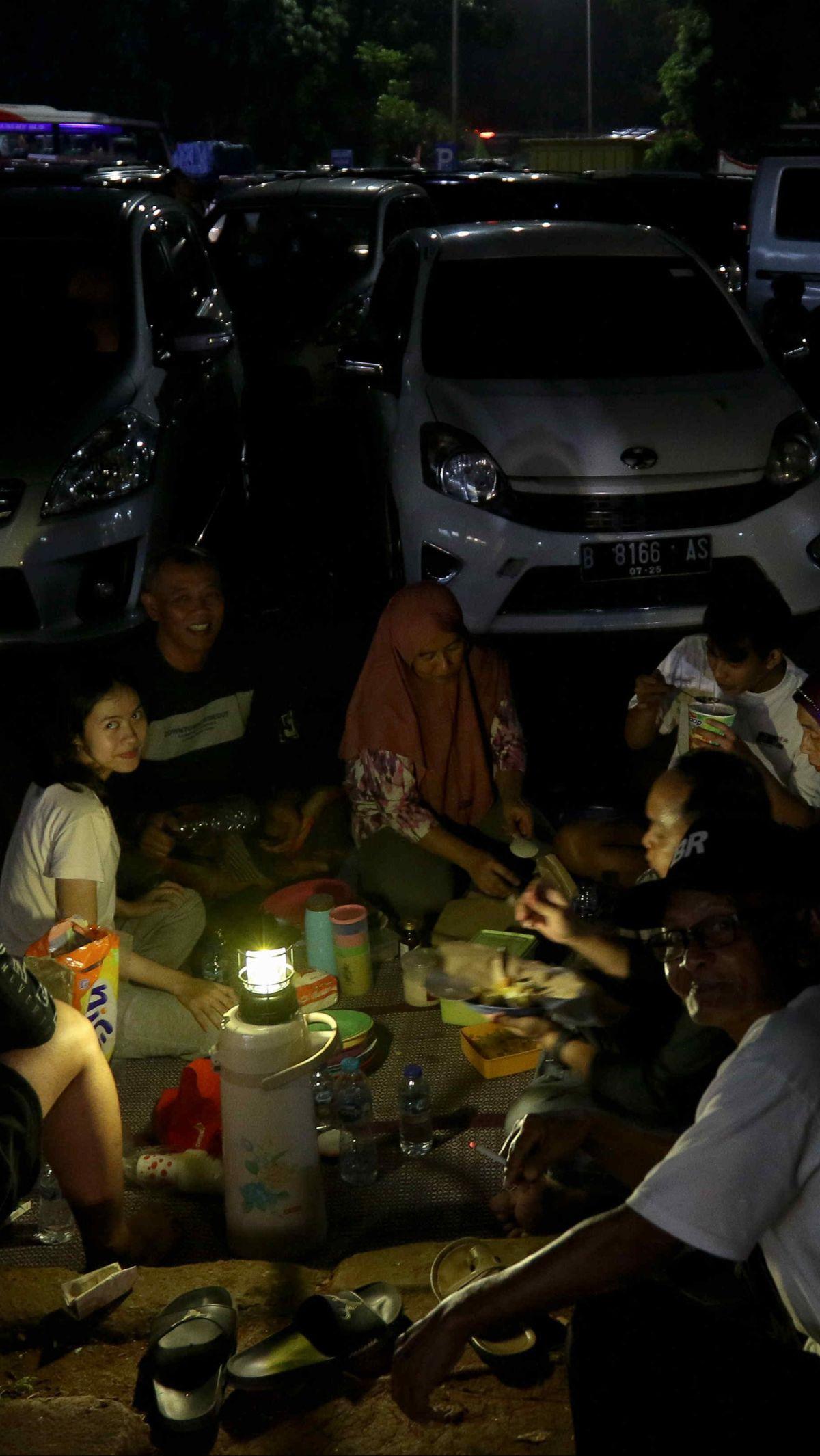 Guna mengantisipasi penumpukan kendaraan di rest area yang bisa memicu kemacetan, pemudik diimbau untuk beristirahat maksimal selama 30 menit.&nbsp;Liputan6.com/Herman Zakharia
