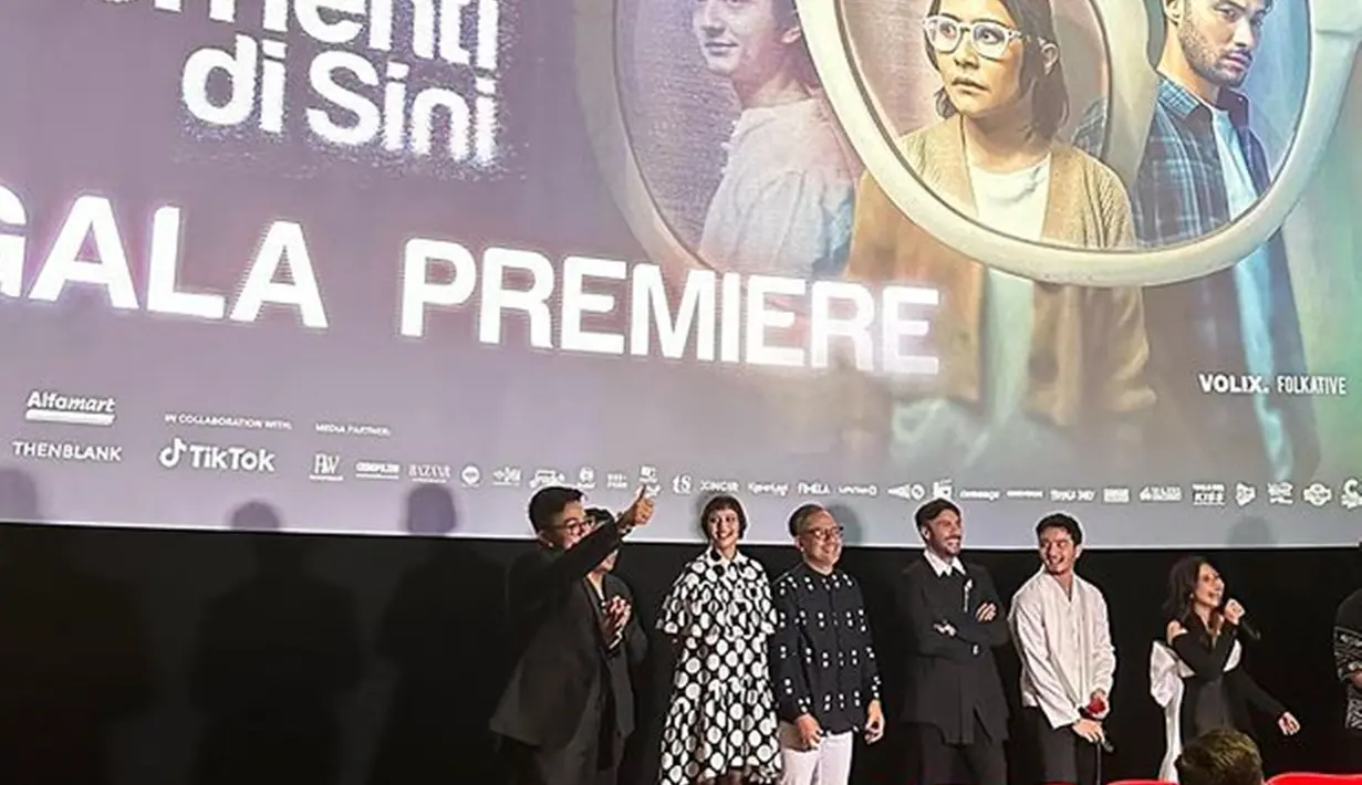 Dalam film tersebut, Prilly Latuconsina yang berperan sebagai Anindita Semesta akan adu akting dengan Bryan Domani yang berperan sebagai Ed. Film Ketika Berhenti di Sini merupakan film pertama yang menyajikan akting apik Prilly Latuconsina dan Bryan Domani. Namun di web series Hari Ini Kenapa, Naira? dua bintang muda yang sedang naik daun ini pernah adu akting bareng. (Liputan6.com/IG/@dede_suherman)