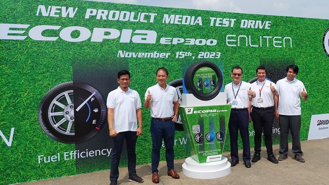 Ecopia EP300 Enliten tersedia untuk tiga ukuran rim, yaitu 15, 16, dan 17 inci.&nbsp; <br>Ban anyar ini menyasar segmen mobil penumpang MPV dan small SUV.&nbsp;