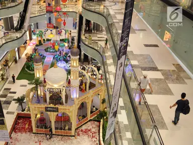 Suasana dekorasi tematik Ramadan di pusat perbelanjaan, Jakarta, Selasa (30/5). Turut merayakan bulan suci Ramadan, Lippo Mall Puri menyuguhkan acara dengan tema Midsummer Moonlight dengan mengambil dekorasi kerajaan Persia. (Liputan6.com/Gempur M Surya)