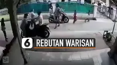 Terekam kamera cctv seorang pria menabrak wanita di pinggir jalan. Menurut kabar kejadian itu terjadi karena permasalahan perebutan warisan.
