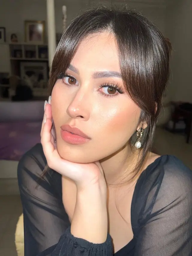 Potret Sabrina Eben dengan ekspresi datarnya (Instagram/ sabrinaeben)