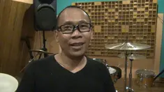 Salah satu master hipnotis indonesia Ferdian mencoba merambah dunia musik dengan membentuk Ferdian and Friends bersama teman-temannya sesama musisi dari bandung.