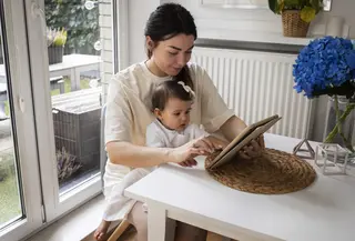 Gaya parenting yang fokus untuk merespons dengan cepat dan tepat terhadap kebutuhan anak. (Foto/Dok: freepik.com
