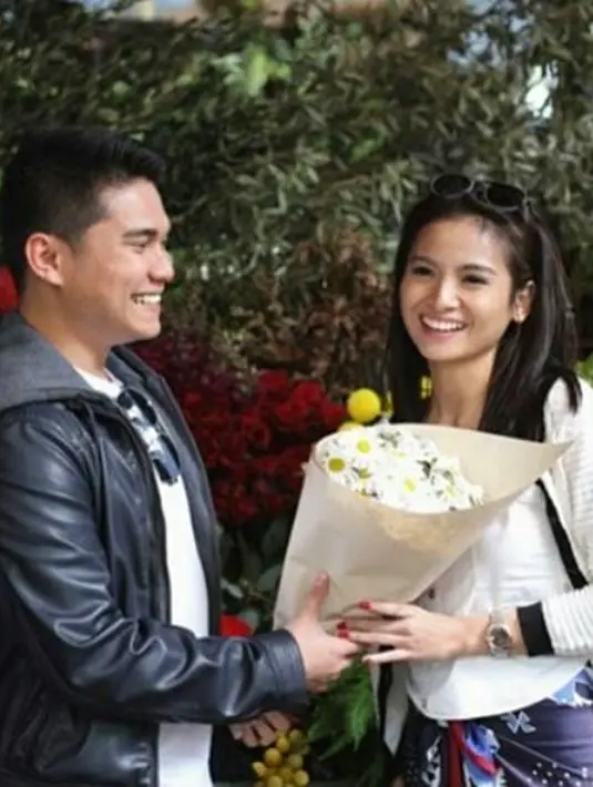 Berdasarkan penuturan dari Ketua Kantor Urusan Agama (KUA) Tanah Abang, Samlawi, Acha mendaftarkan sendiri pernikahannya pada bulan Oktober silam. (Instagram/vickykharisma)