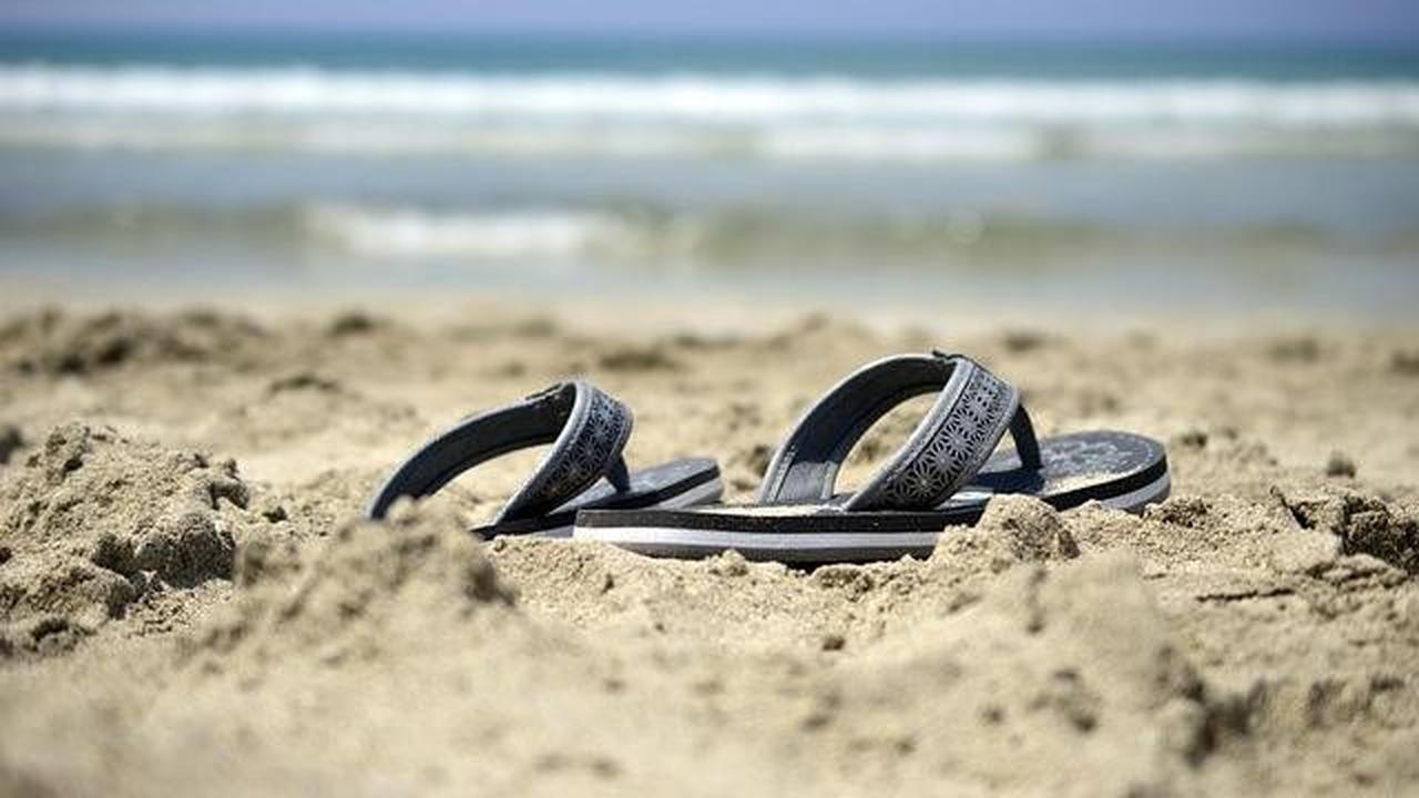 6 Model Sandal Jepit Pria yang Wajib Dibeli Saat Harbolnas 11.11