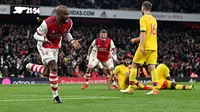 Gol Alexandre Lacazette pada injury time menyelamatkan Arsenal dari kekalahan kontra Crystal Palace dalam laga pekan kedelapan Premier League di Stadion Emirates, Selasa (19/10/2021) dini hari WIB. Arsenal bermain imbang 2-2 kontra Palace. (AFP/Glyn Kirk)