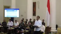 Presiden Joko Widodo atau Jokowi menegur Menteri ESDM Ignatius Jonan dan Menteri BUMN Rini Soemarno. (Lizsa Egeham/Liputan6.com)