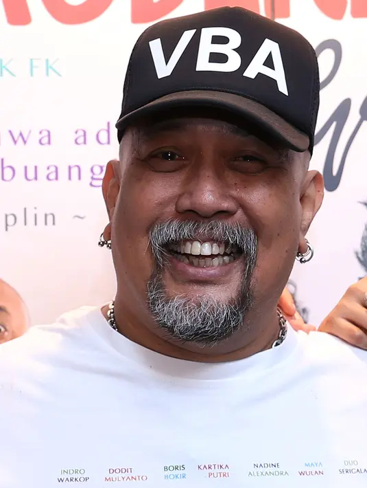 "Saya percaya seorang seniman enggak bisa digantikan. Warkop enggak tergantikan. Ini yang coba dikembangkan. Genrenya sama, tapi Warkop enggak akan tergantikan. Ini berbicara tentang genre yang diteruskan," kata Indro. (Galih W. Satria/Bintang.com)