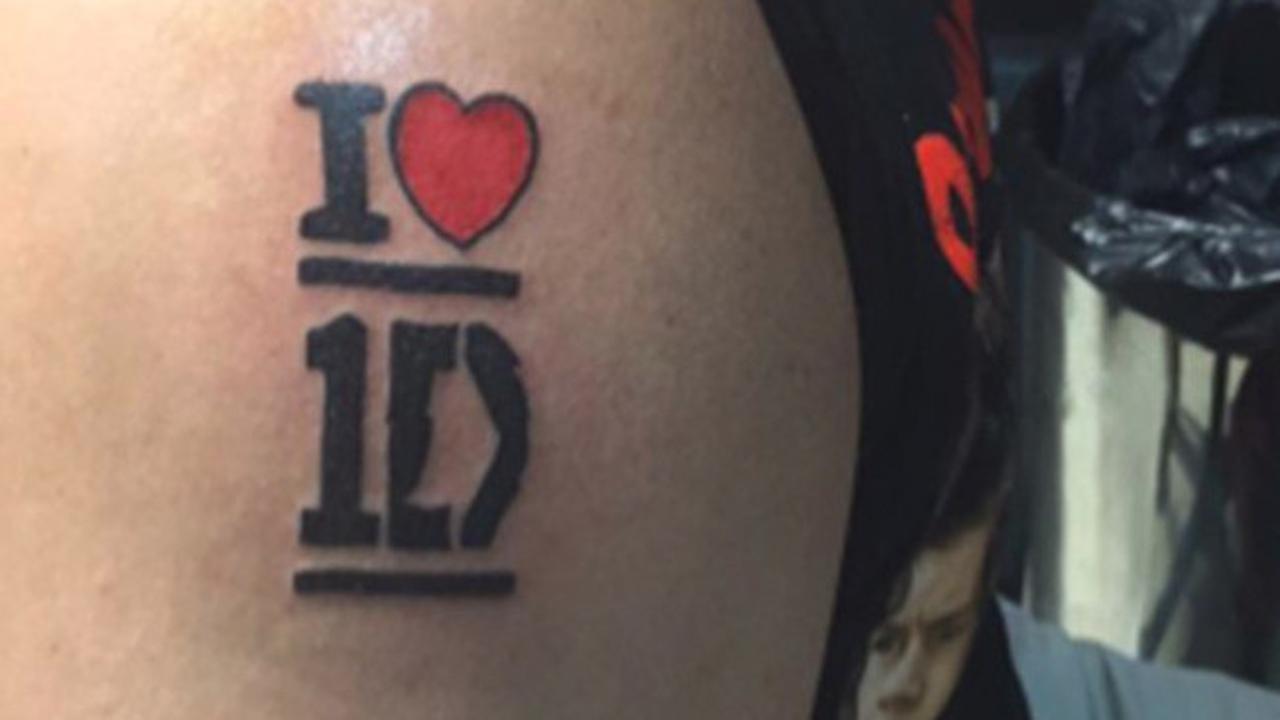 Ayah Membuat Tattoo Permanen One Direction untuk Kontes Tiket VIP