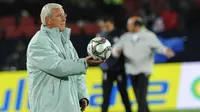 5. Marcelo Lippi - Lippi memang perokok akut, pelatih berusia 71 tahun ini dikabarkan telah merokok sejak remaja. (AFP/Alexander Joe)