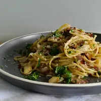 ilustrasi pasta saus aglio olio/Photo by Youjeen Cho on Unsplash