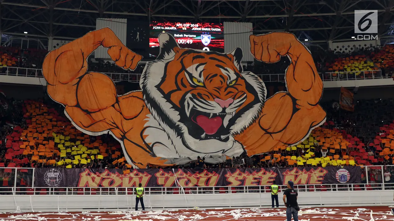 Aksi Suporter Persija dan Johor Darul Takzim Meriahkan Laga di GBK