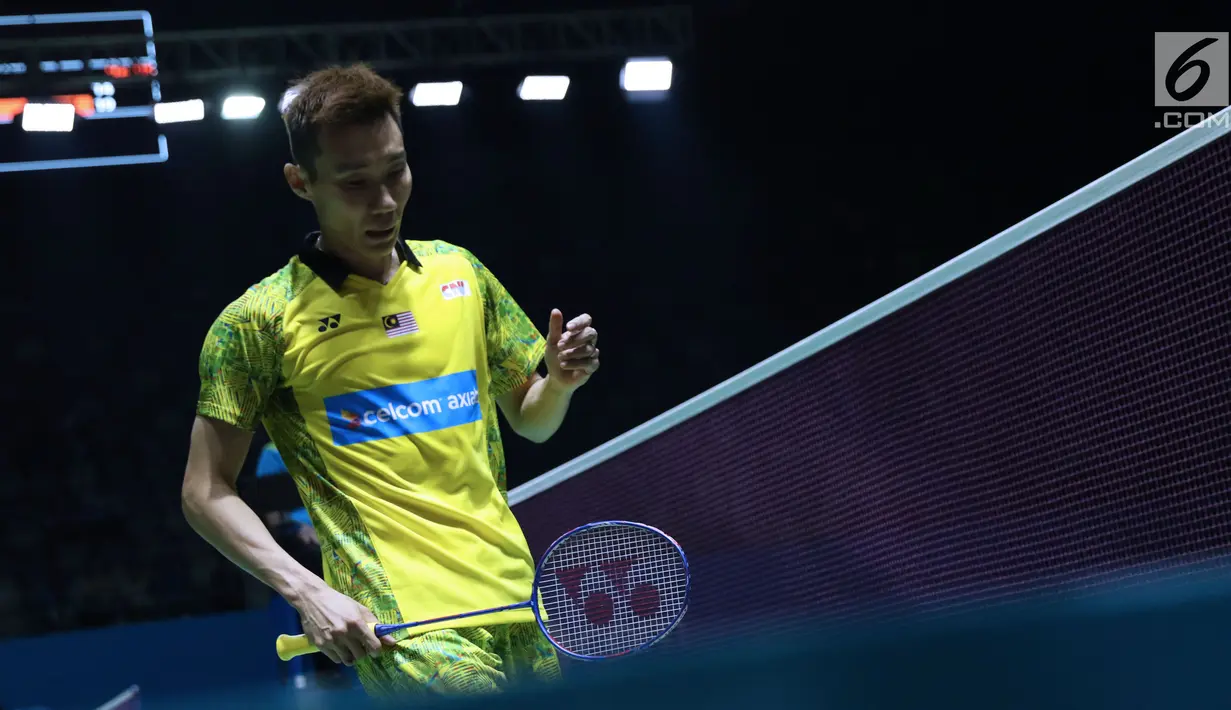 Tunggal putra Malaysia, Lee Chong Wei saat melawan pebulu tangkis Hong Kong, Ng Ka Long Angus pada 32 besar Indonesia Open 2018, Istora GBK, Jakarta, Rabu (4/7). Lee Chong Wei unggul 21-15, 18-21, 21-10. (Liputan6.com/Helmi Fithriansyah)