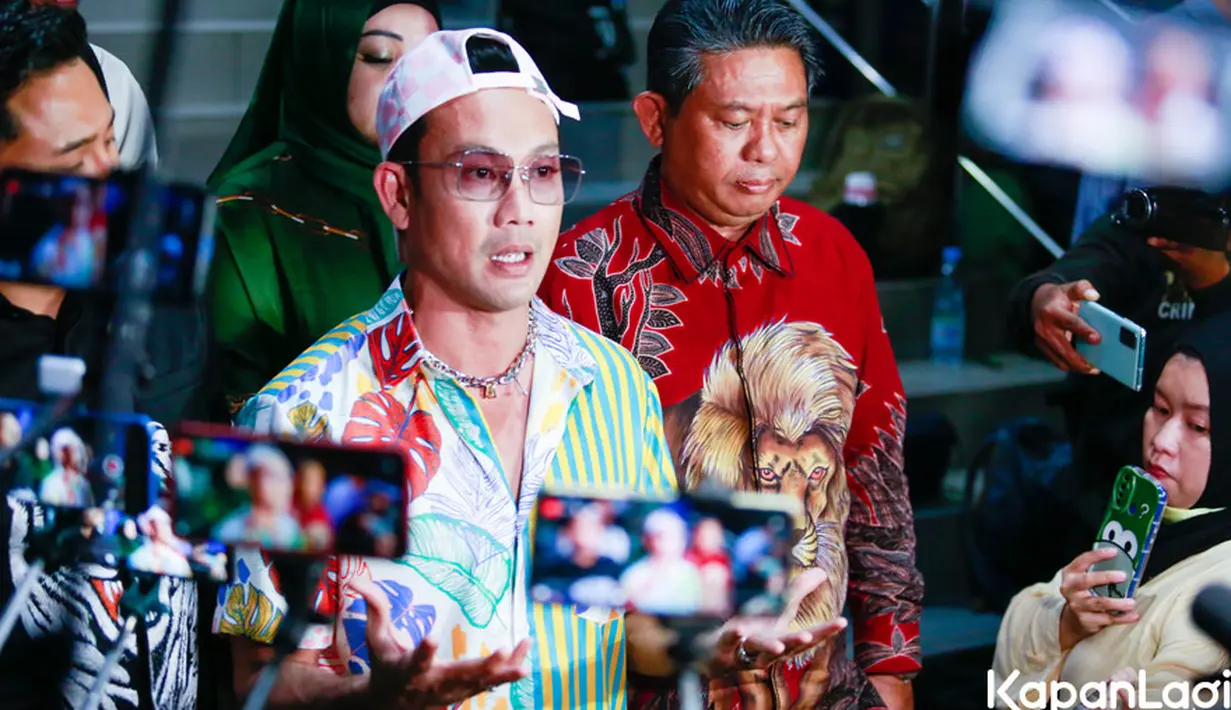 Seperti diketahui, Verny Hasan belakangan ini menuntut tes DNA kembali atas kelahiran anaknya. Sebelumnya, pada tahun 2019, sudah di lakukan tes DNA dan menyebut bahwa hasilnya negatif. Artisnya, putri Verny Hasan bukanlah anak kandung Denny Sumargo. [Foto: Muhammad Akrom Sukarya/KapanLagi.com]